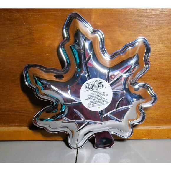 Greenbrier Maple Leaf Serving Tray Green Silver Metallic Finish 8x9 inches - Picture 2 of 2